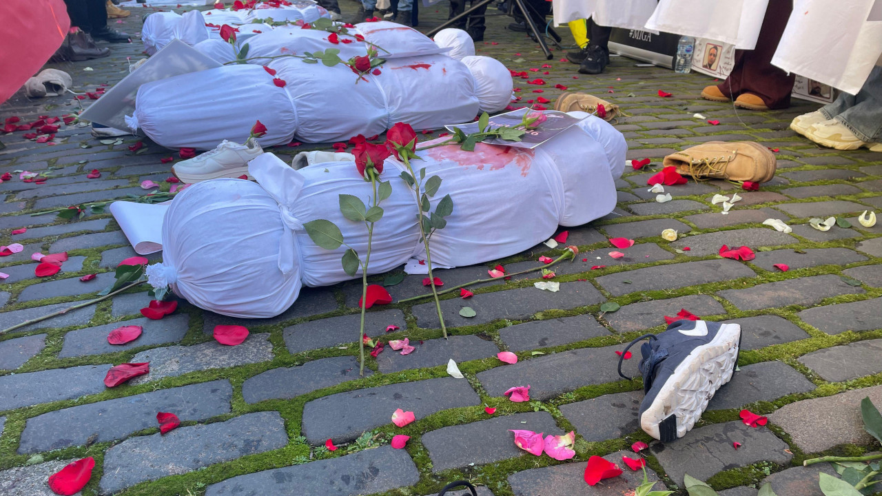 protest ispred američkog konzulata u Edinburgu