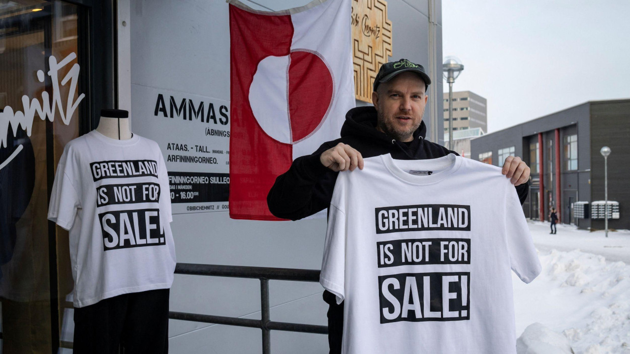 Grenland, 'Grenland nije na prodaju', piše na majici