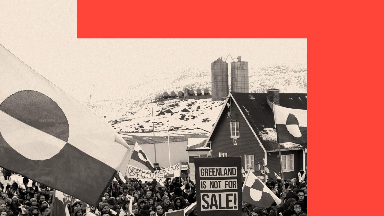 Ljudi drže zastavu Grenlanda