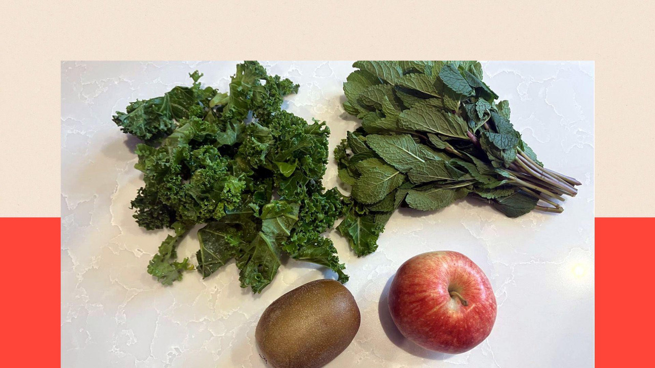 kivi, jabuka i zeleno lišće