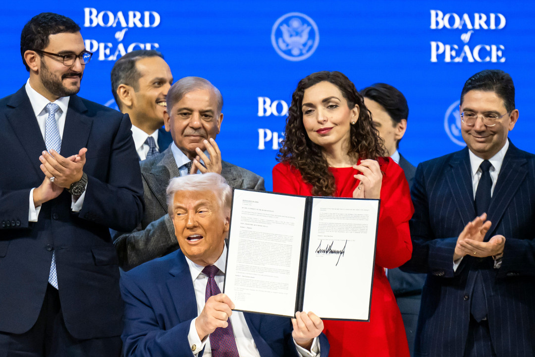 
                    donald tramp, odbor za mir, trampov odbor za mir, vjosa osmani i tramp, predsednica kosova vjosa osmani potpisala pristupanje odboru za mir, osnivačka povelja odbora za m