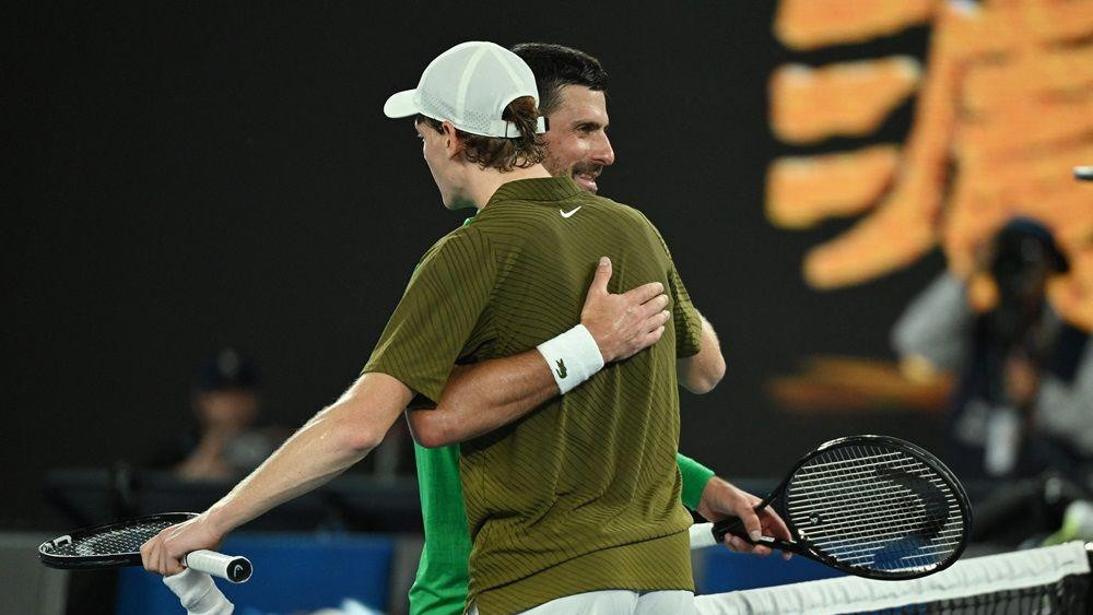 đoković i siner se pozdravljaju na mreži