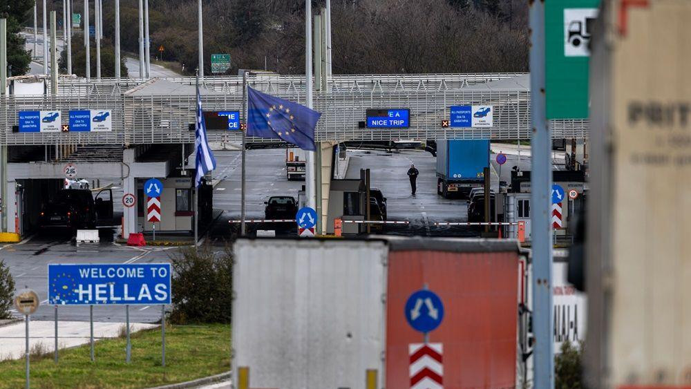 Red kamiona ispred grčkog graničnog prelaza „Evzoni“ tokom blokade graničnog prelaza Bogorodica kod Đevđelije, Severna Makedonija, 26. januara 2026. Svi granični prelazi u zemlji i širem regionu blokirani su za teretni saobraćaj počev od 26. januara u podne, posle koordinisane akcije vozača kamiona iz Severne Makedonije, Srbije, Bosne i Hercegovine i Crne Gore