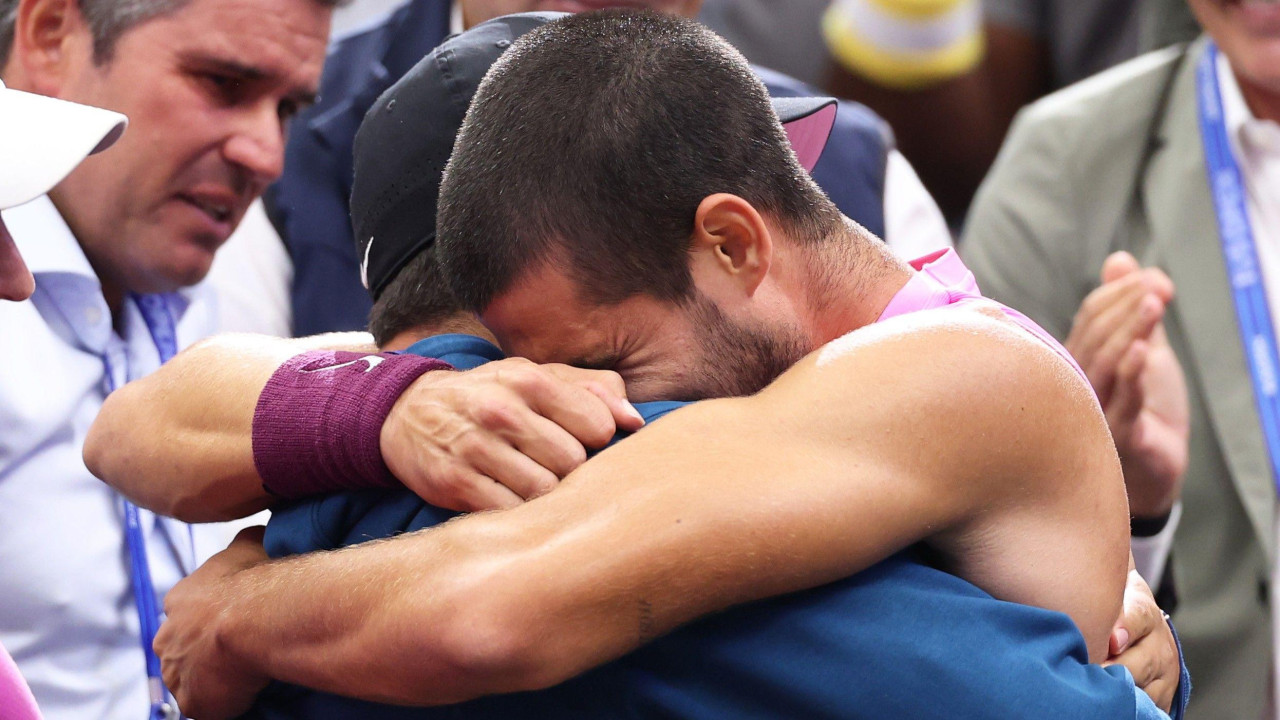 Carlos Alcaraz hugs his brother, Alvaro, after winning the 2025 US Open