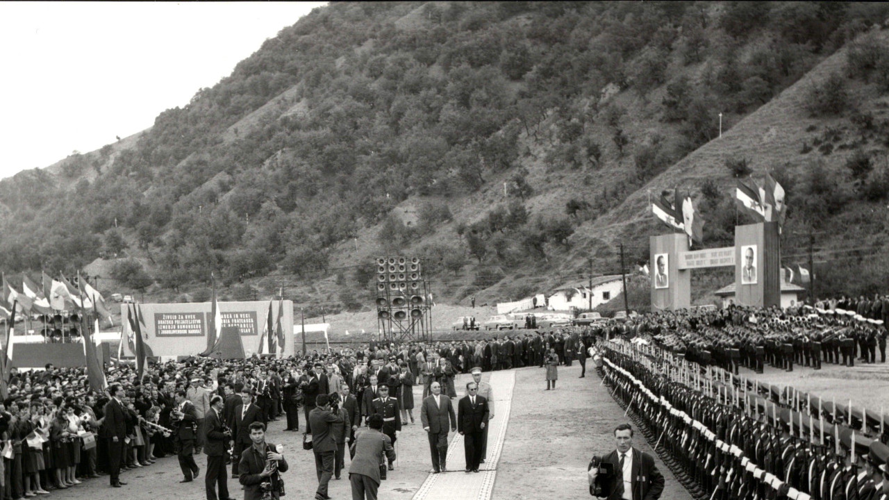 Obeležavanje početka izgradnje HE "Đerdap": miting i otkrivanje spomen ploče na rumunskoj strani Đerdapa