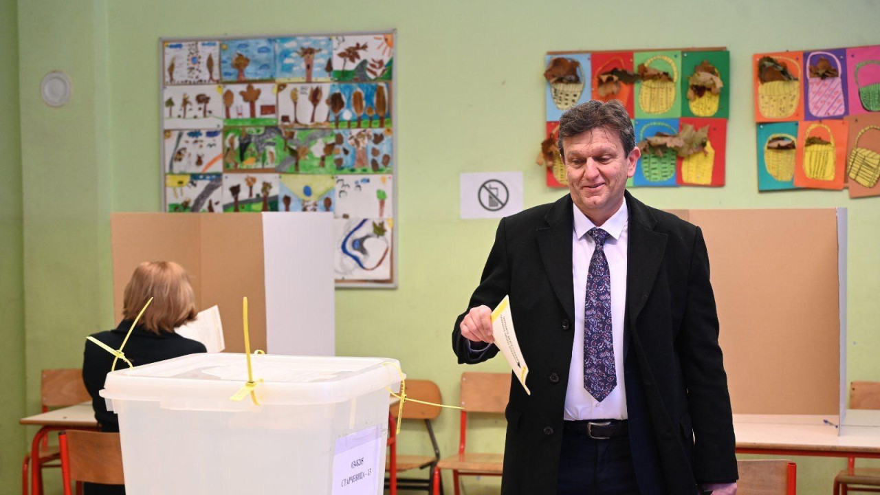 Branko Blanuša, kandidat opozicije, glasa