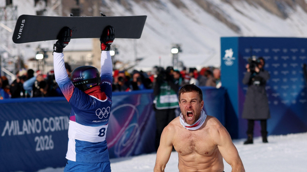 Benjamin Karl iz Austrije slavi osvajanje zlata u finalu paralelnog veleslaloma u muškoj konkurenciji protiv Sangkjuma Kima iz Južne Koreje, bord, zimske olimpijske igre u Italiji