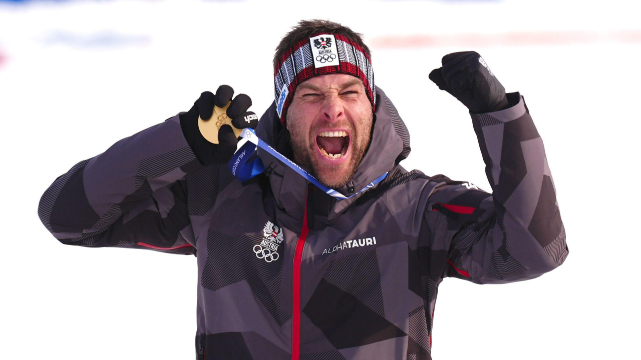 Benjamin Karl iz Austrije slavi osvajanje zlata u finalu paralelnog veleslaloma u muškoj konkurenciji protiv Sangkjuma Kima iz Južne Koreje, bord, zimske olimpijske igre u Italiji