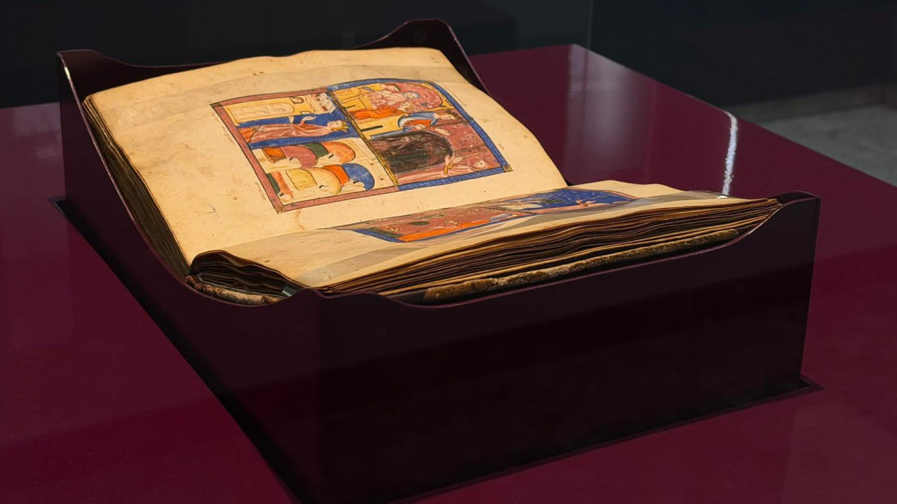 Sarajevska Hagada u muzeju