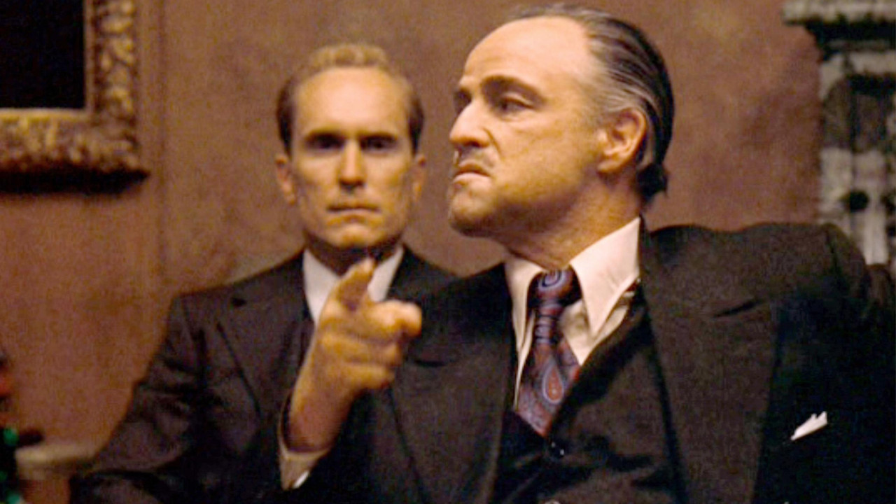 Robert Duval kao Tom Hejgen i Marlon Brando kao Don Vito Korleone u filmu „Kum“