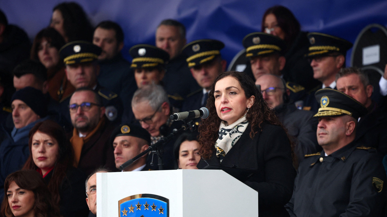 Kosovska predsednica Vjosa Osmani održala je govor tokom parade povodom 18. godišnjice nezavisnosti Kosova u Prištini
