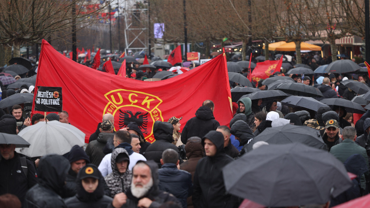 obeležavanje 18 godina nezavisnosti Kosova, zastava OVK