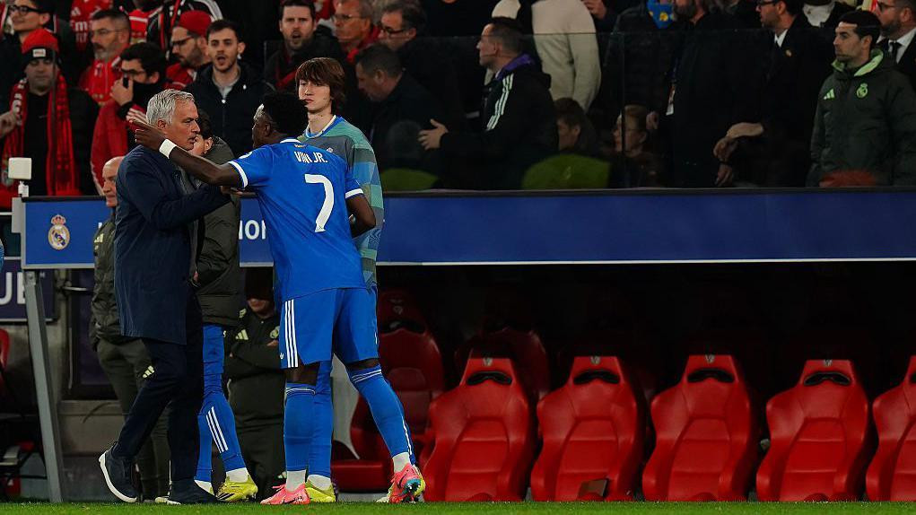 Žoze Murinjo i Vinisijus Žunior u razgovoru, Benfika i Real Madrid