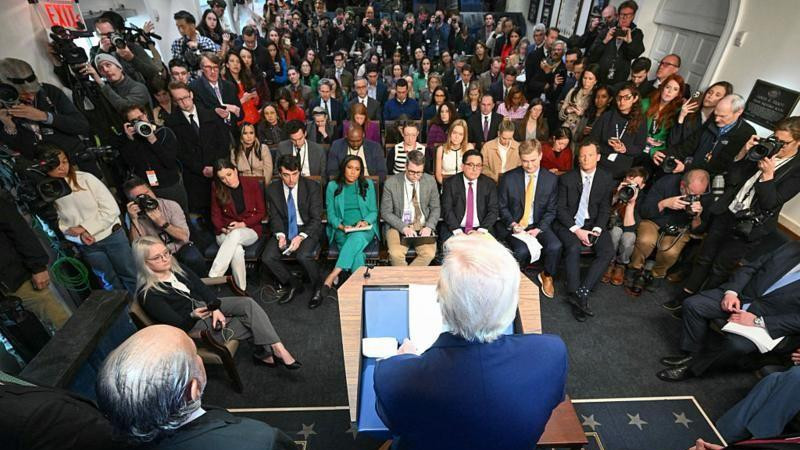 Tramp, konferencija