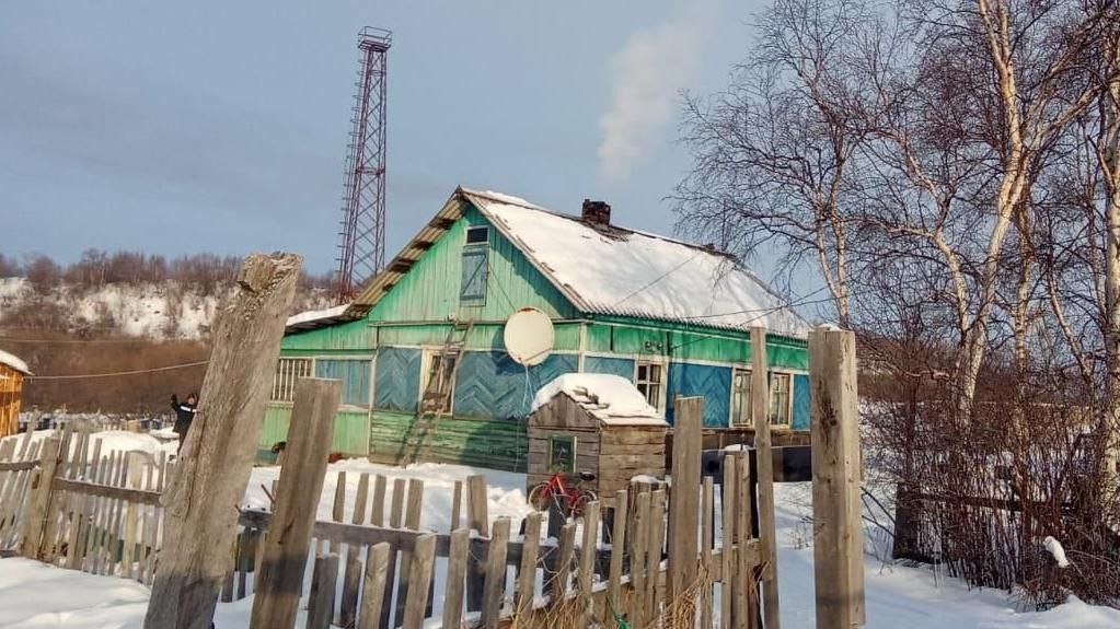 Stara zelena kuća sa drvenom fasadom u Sedanki