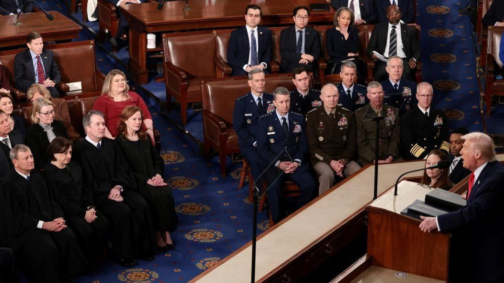Sudije Vrhovnog suda prate Trampov govor