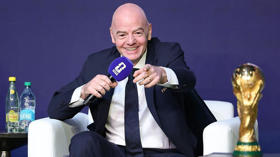 Predsednik FIFA Đani Infantino slavi deset godina na čelu Međunarodne kuće fudbala