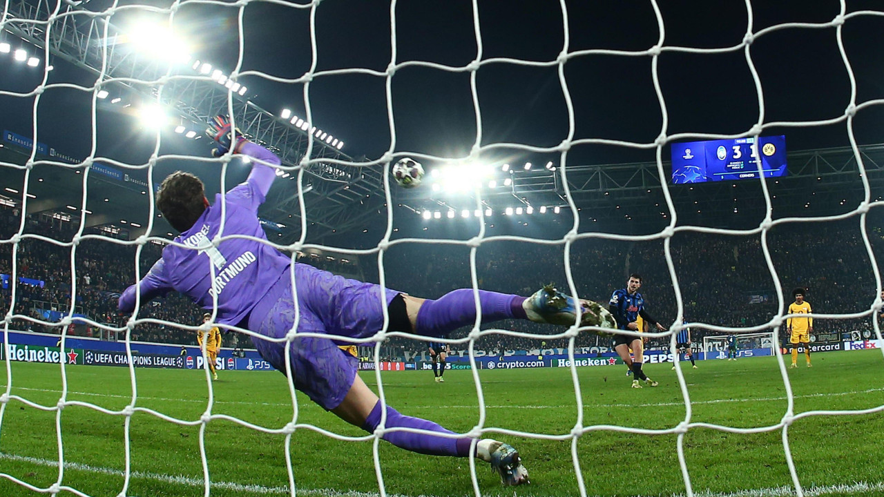 penal za atalantu, atalanta borusija dortmund u ligi šampiona, lazar samardžič daje gol za Atalantu iz penala