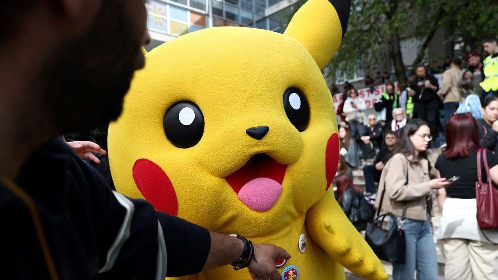 pikaču, pokemoni, osoba obučena u kostim pikačua