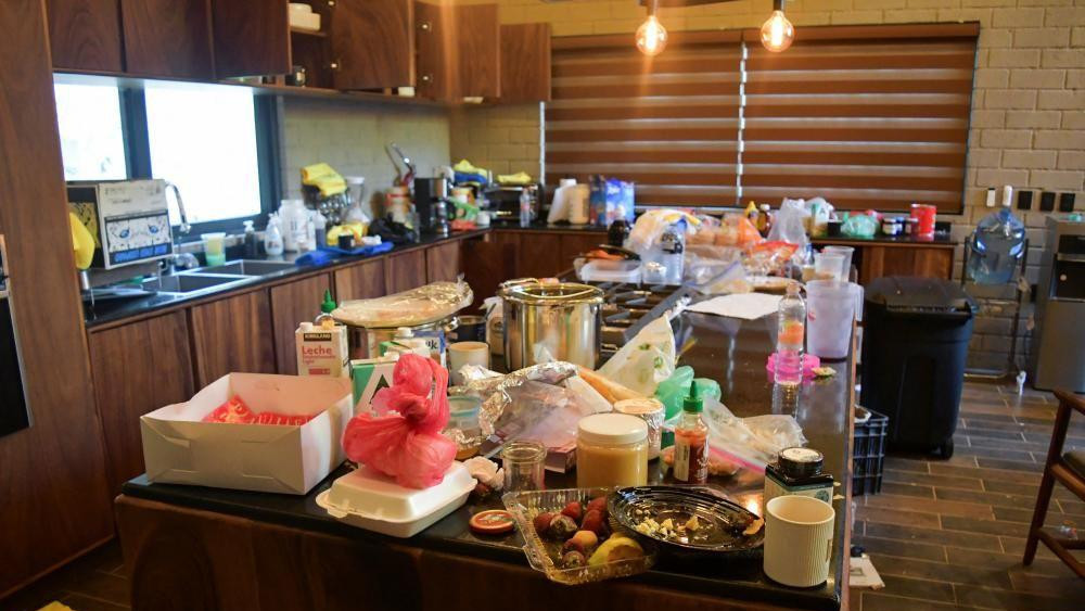 hrana u kuhinji, kese sa hranom u kuhinji