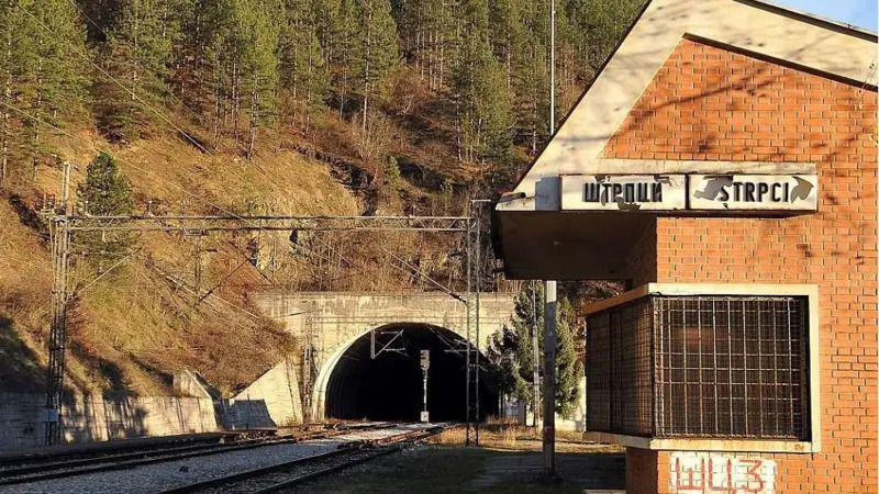 Stanica Štrpci je na teritoriji Bosne i Hercegovine, u entitetu Republika Srpska 