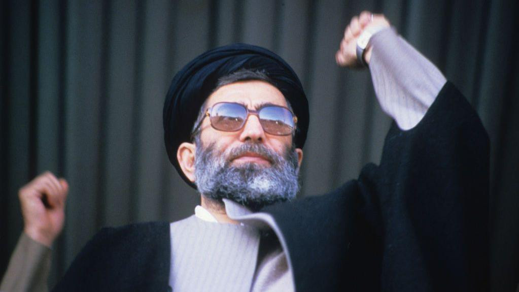 Hamnei, na slici dok drži govor, postao je vrhovni vođa posle smrti ajatolaha Homeinija 1989. godine