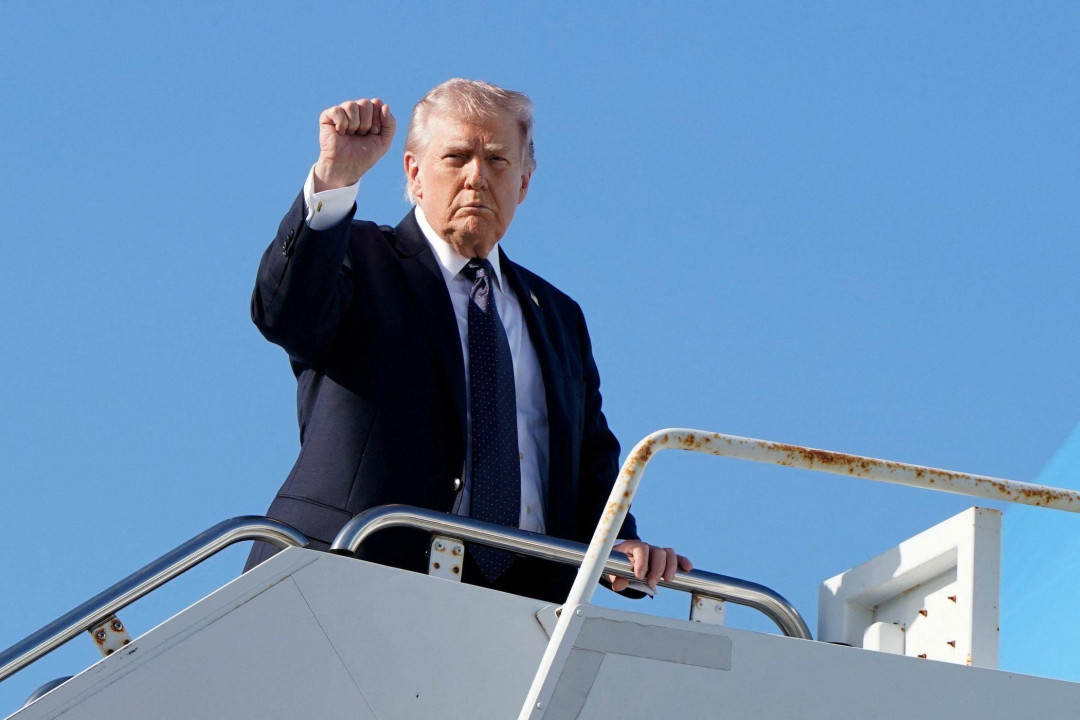 Donald Tramp ulazi u predsednički avion