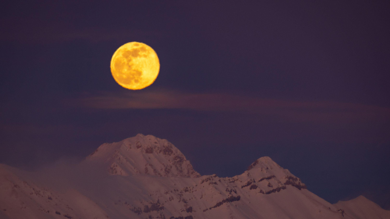 Snežni Mesec se može videti u februaru, a ovaj je snimljen iznad Alpa u Italiji (2023)