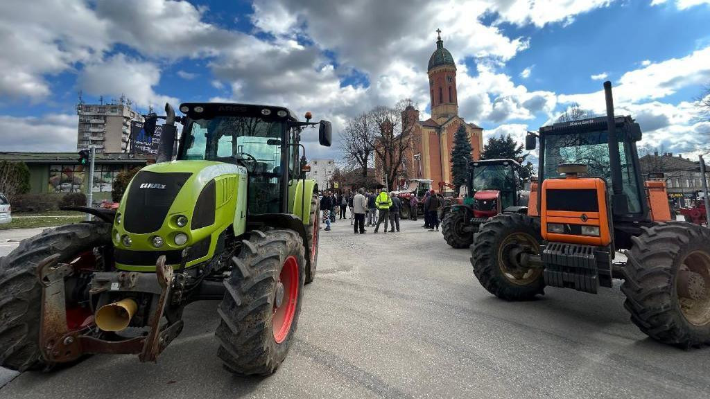 blokada puteva traktorima