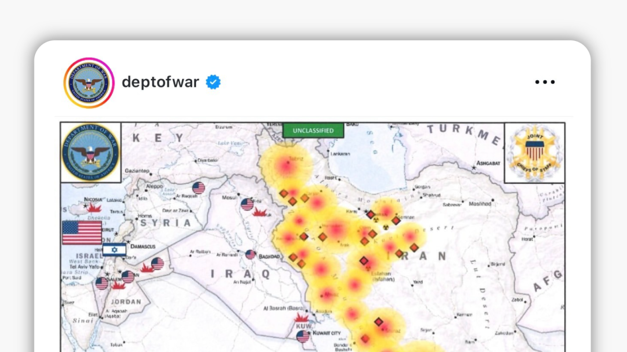 Snimak ekrana objave na Instagramu sa naloga Ministarstva rata, koja je mapa koja prikazuje „prvih 100 sati“ američko-izraelskog rata sa Iranom. Na njoj su označene lokacije udara i iranske protivvazdušne odbrane duž južne obale Irana, koja uključuje i područje Minaba.
