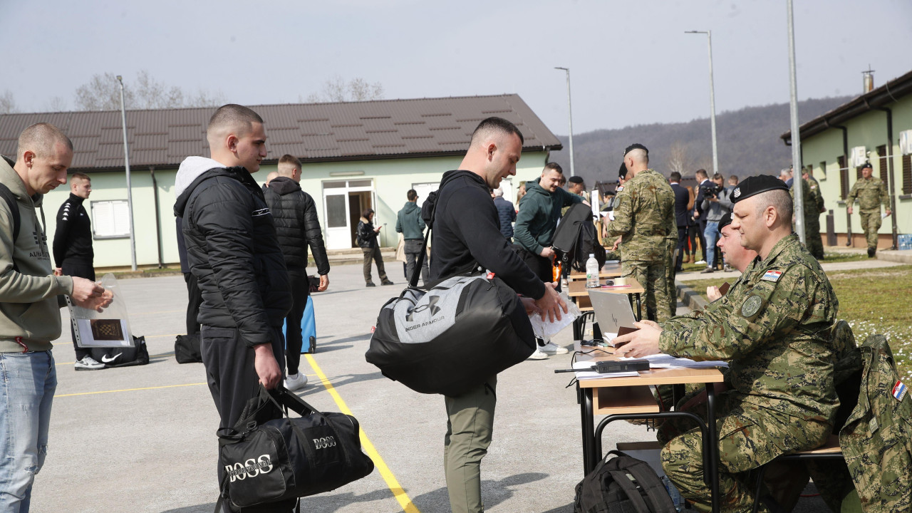vojni rok u hrvatskoj, regruti se prijavljuju na obuku u hrvatskoj vojsci