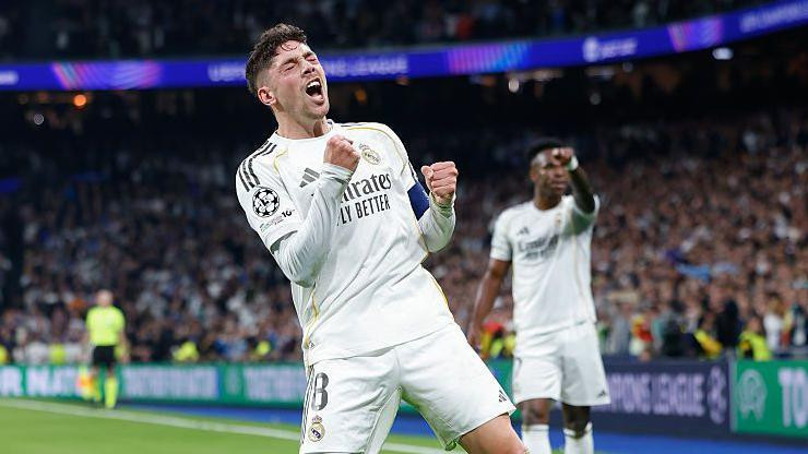 Federiko Valverde slavi gol za Real Madrid protiv Mančester Sitija 