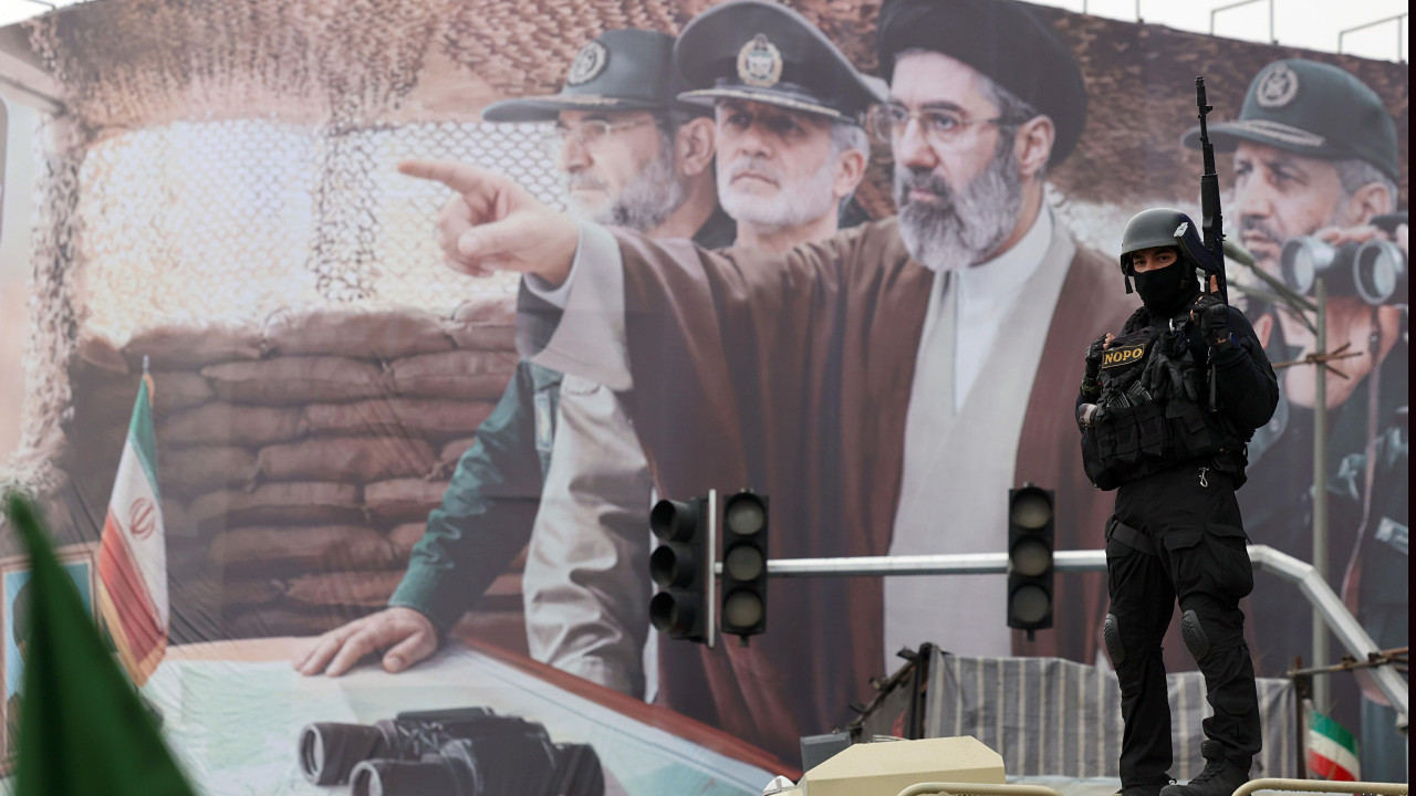 bilbord sa likom modžtabe hamneija