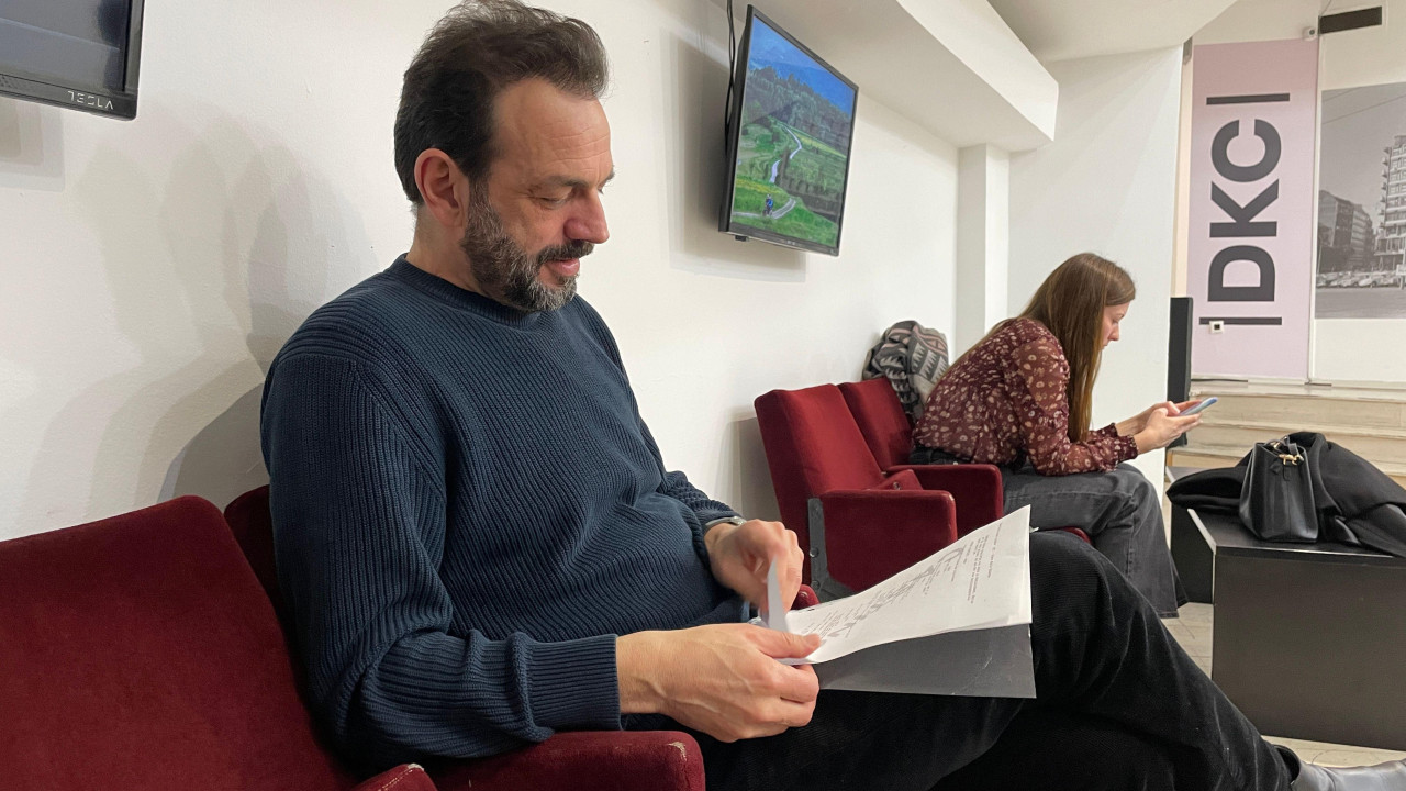 Edon Rizvanoli se rodio 23. marta 1972. u Prištini