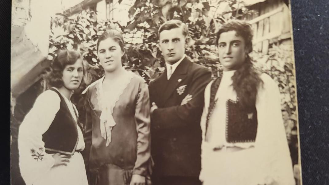 Stanojka Đurić, prva s leva, sa članovima porodice kada je imala 18 godina