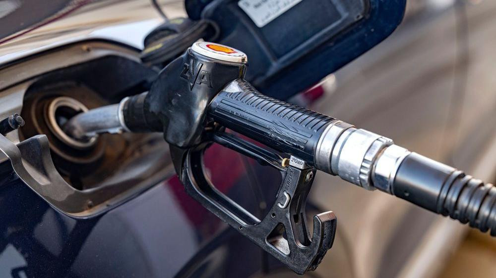 benzin, sipanje goriva, gorivo, benzinska stanica, benzinska pumpa