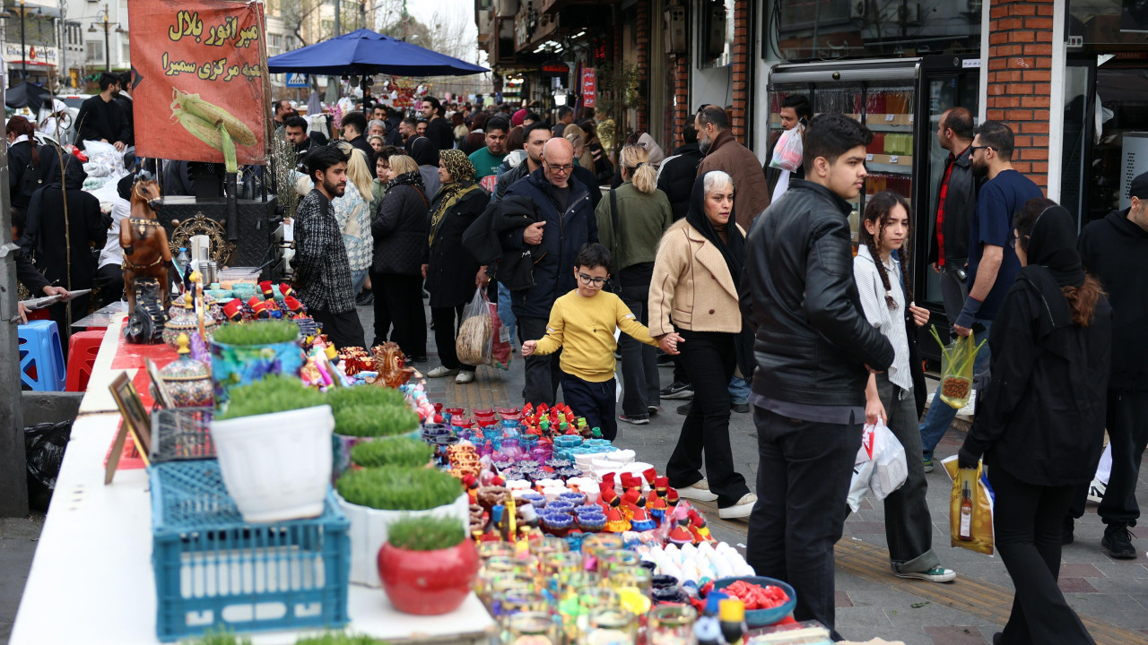 Neki bazari i pijace u Teheranu su otvoreni za Novruz, uprkos bombardovanju