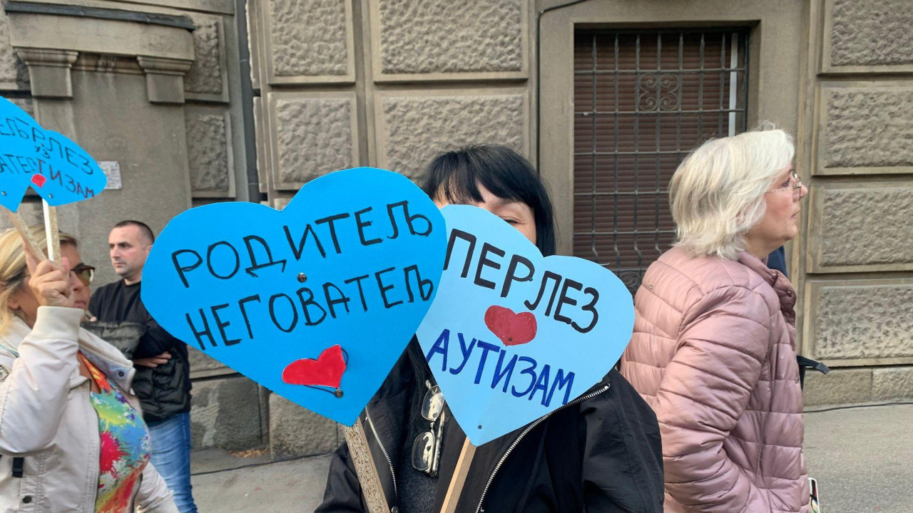 protest ispred Vlade Srbije u oktobru 2025. 