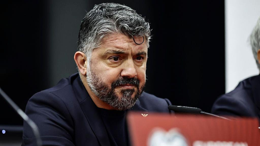 Rino Gatuzo sa sedom kosom i bradom