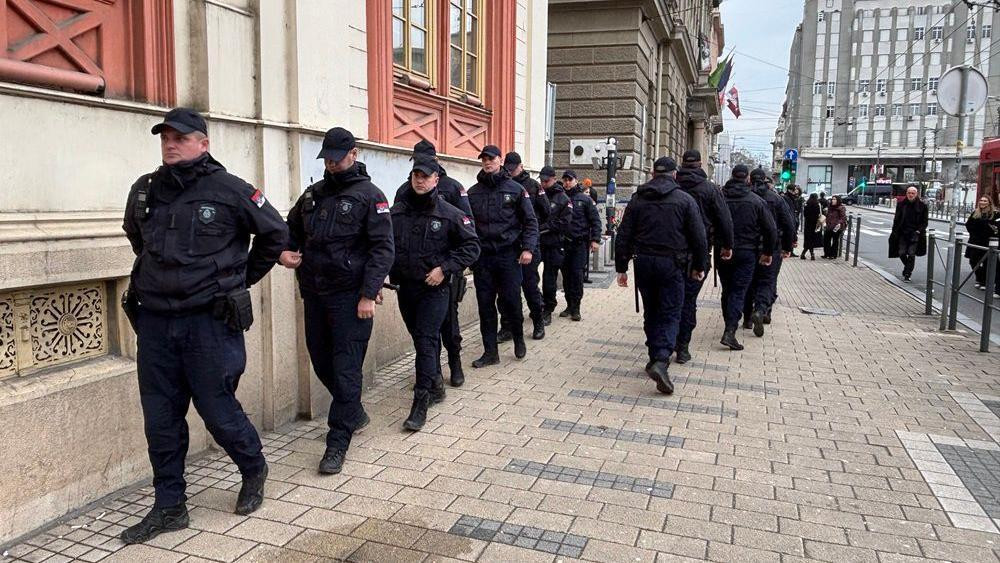 policija ispred rektorata