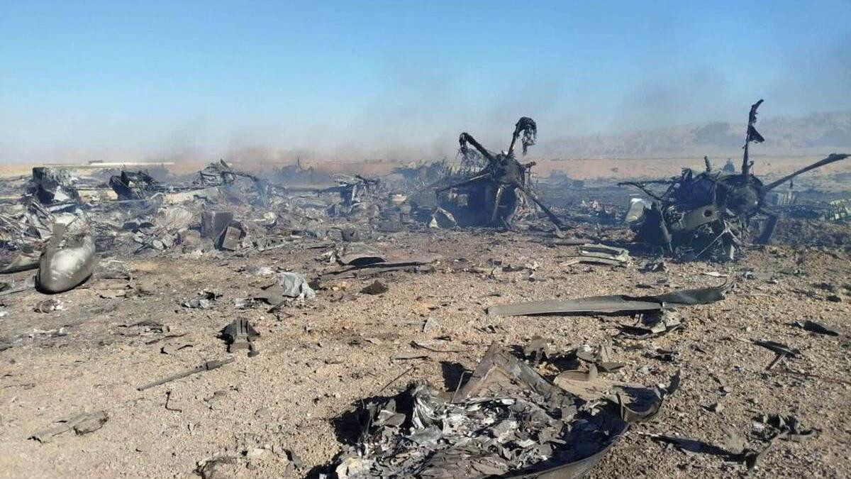 Olupine na zemlji za koje Revolucionarna garda tvrdi da je američki avion uništen tokom misije pronalaženja zarobljenog pilota u Isfahanu, u Iranu