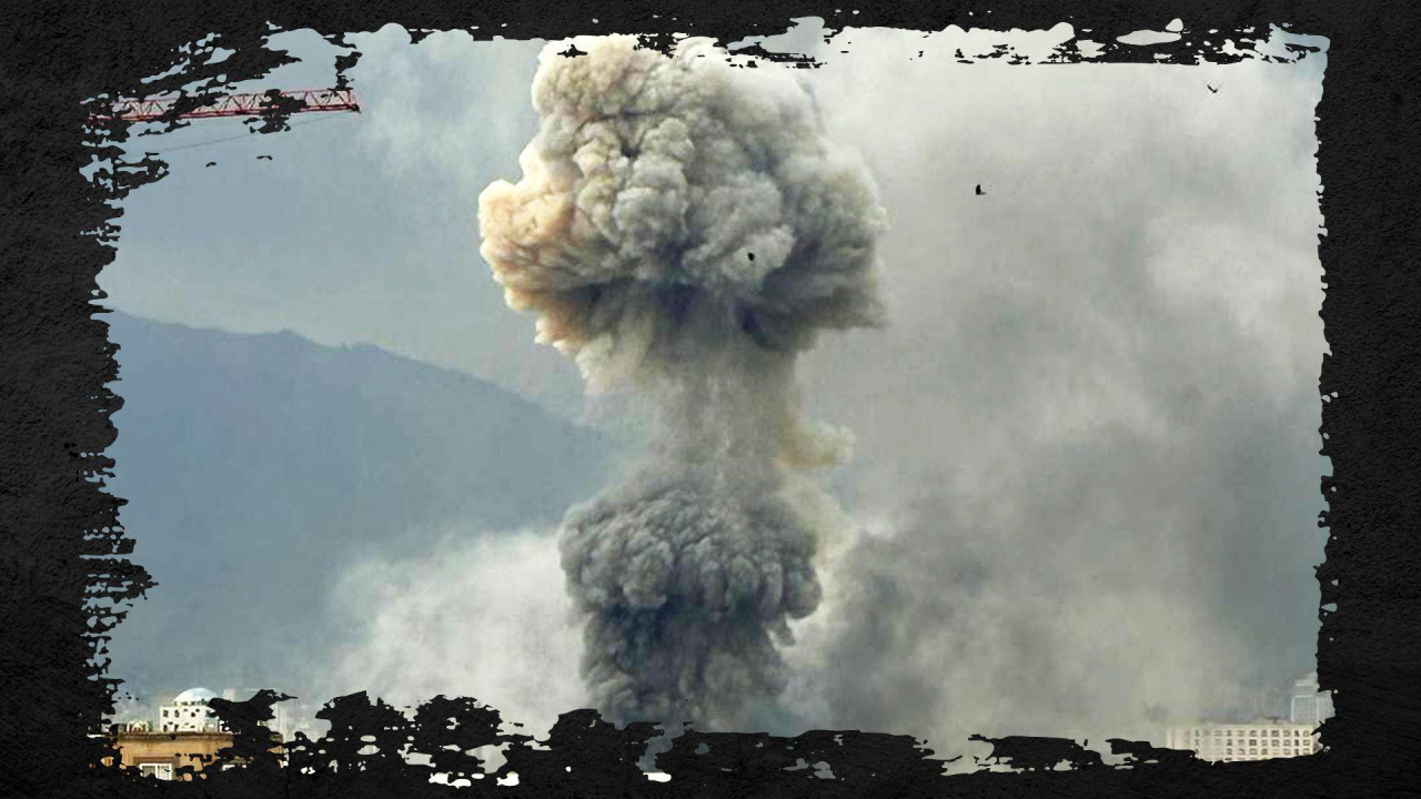 Dva oblaka dima usled eksplozije