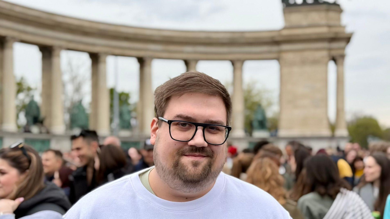 Geza Mate na skupu opozicione partije Tisa u Budimpešti 10. aprila 2026.