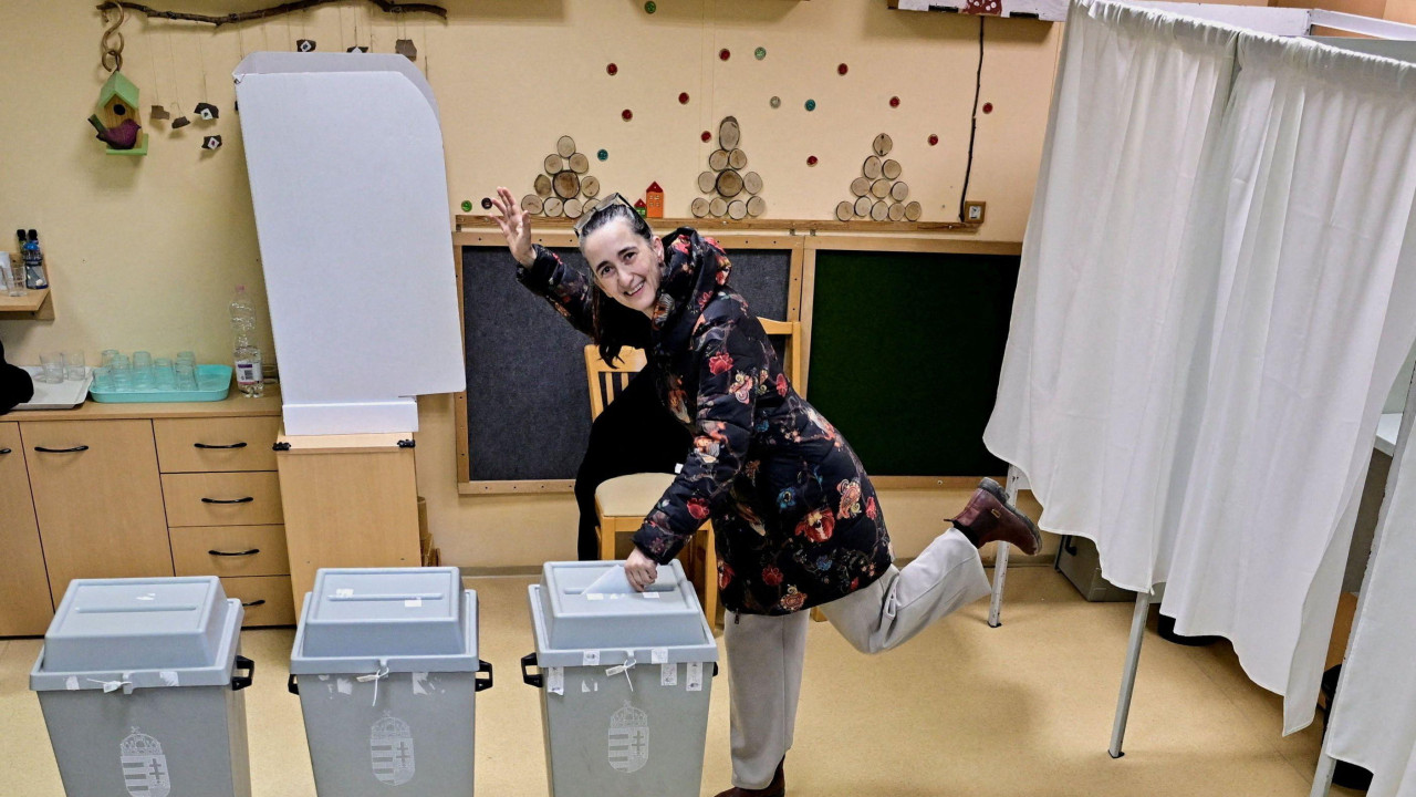 Glasačka mesta širom Mađarske otvorena su u šest sati