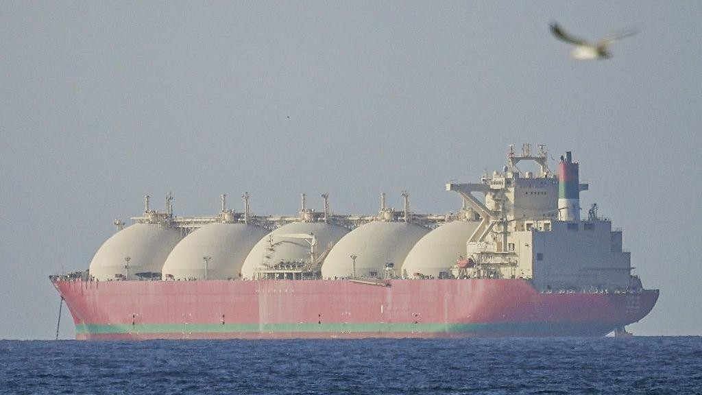 ogroman tanker na moru