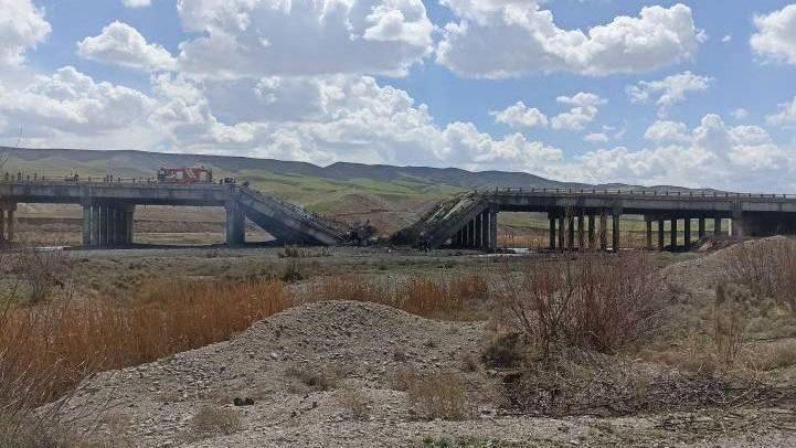 Iranski mediji objavili su slike oštećenog mosta na autoputu Tabriz-Zandžan na severu Irana
