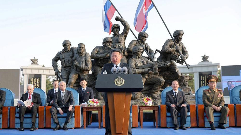 Kim Džong Un za govornicom