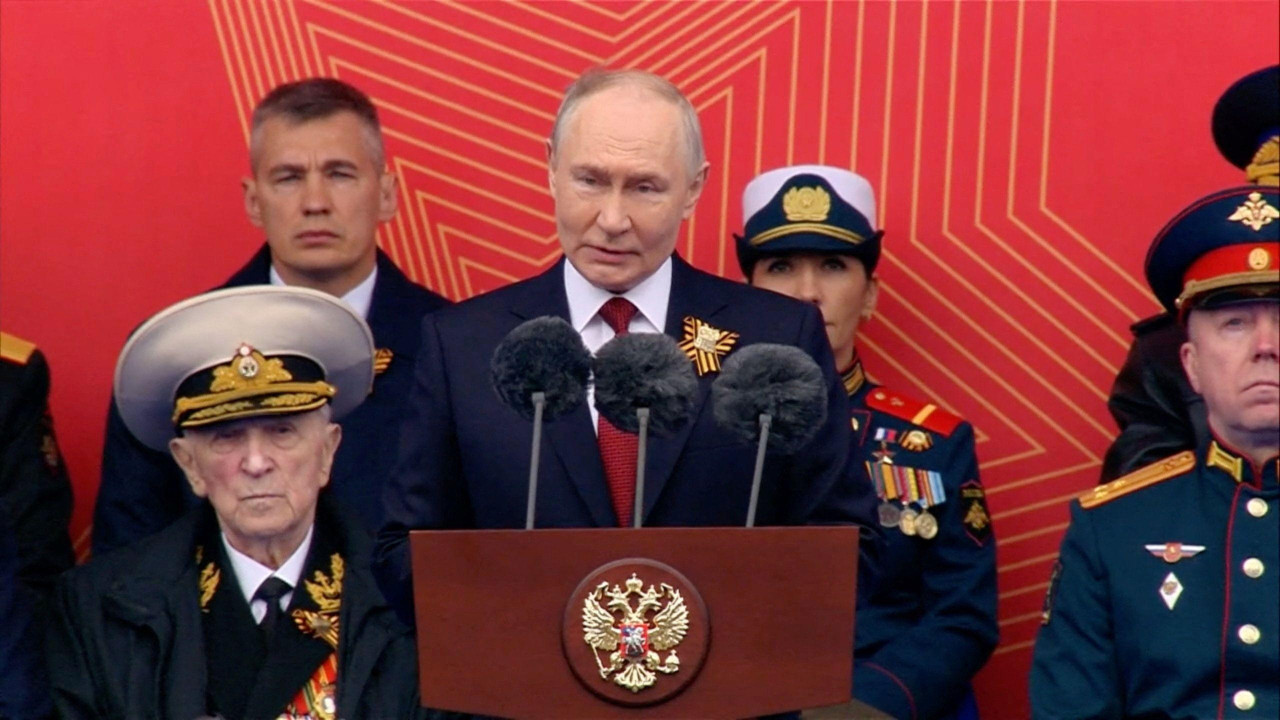 putin na vojnoj paradi