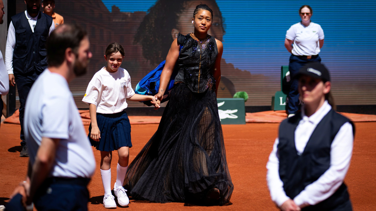Naomi Osaka u crnoj haljini