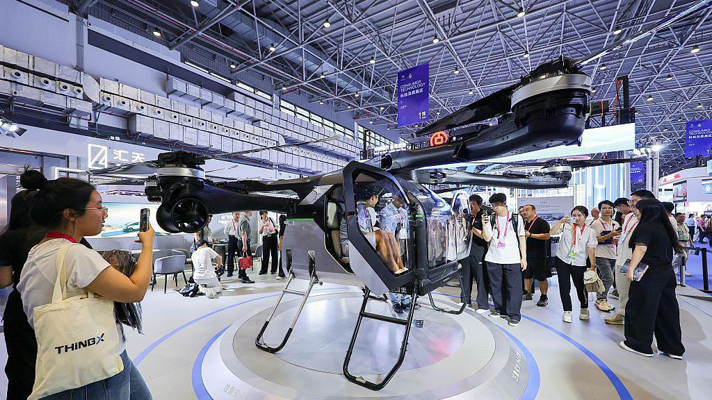Leteći automobil „Kopneni nosač aviona“ koji je razvila kompanija Sipeng 